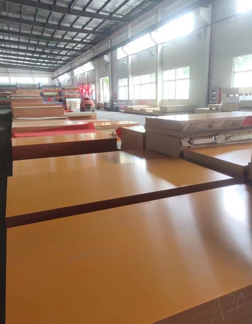 Phenolic laminate board surface